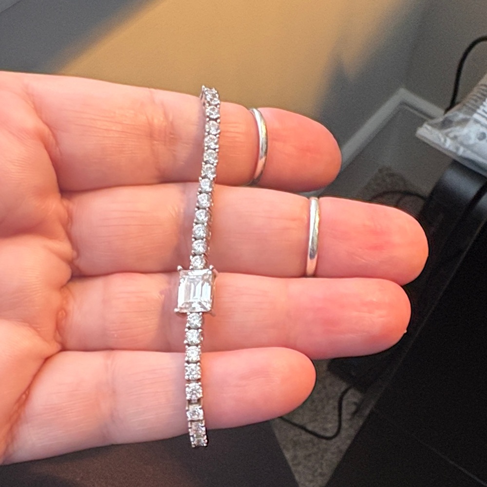 Elegant Silver Bracelet with Clear Stones